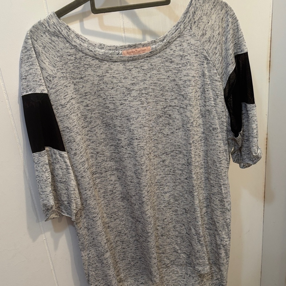Gibson Latimer Gray and Black Short Sleeve Top